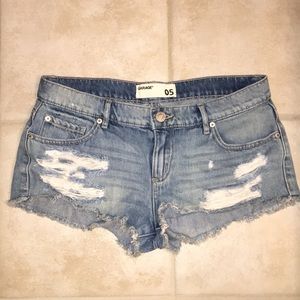 LOW CUT JEAN SHORTS